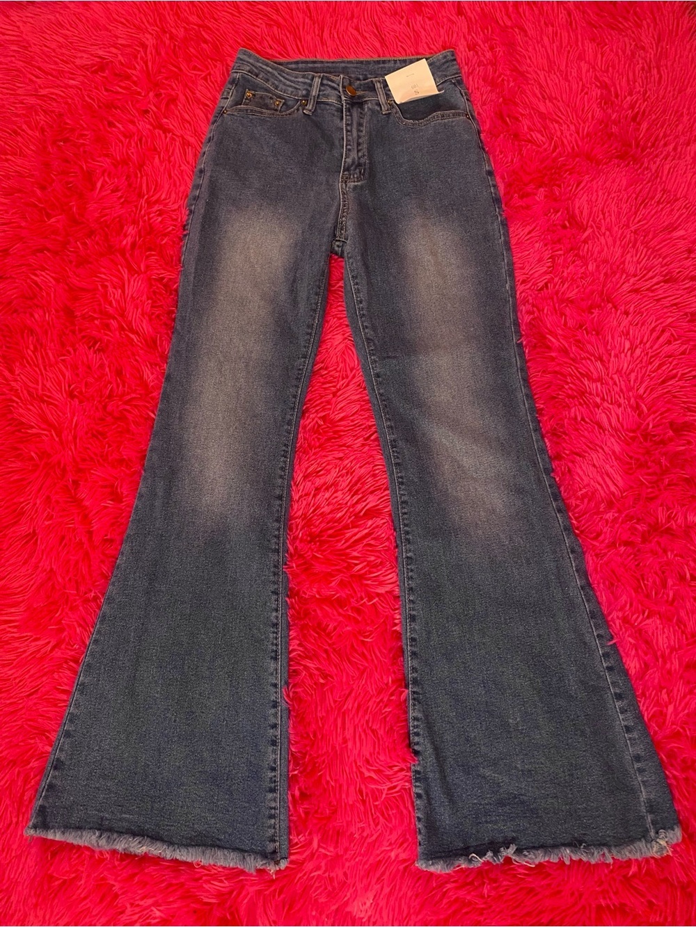 🌷 Dark Blue Wash Bell Flared Jeans 🌷 NWT